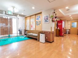 明るいエントランスの様子