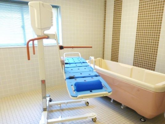 バリアフリーの浴室設備