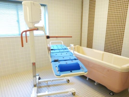 バリアフリーの浴室設備