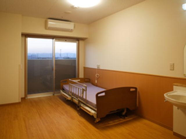 居室の一例 居室 広々とした明るい居室です。ゆとりの空間は働きやすさを実感していただけるでしょう。