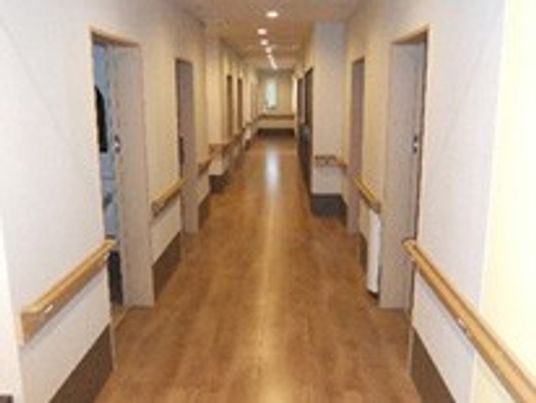 長い明るい廊下