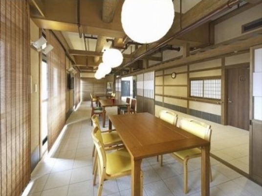和風の明るい食堂