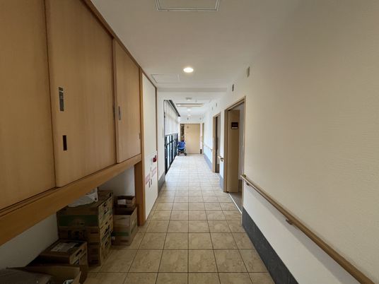 車椅子が通る廊下