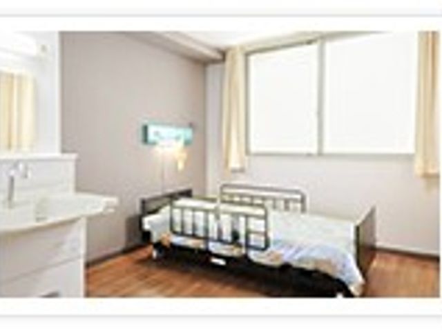 陽光が差し込む居室 居室 明るい陽射しが差し込む部屋は、快適に過ごせるプライベート空間です。