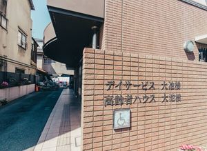 建物の入り口付近