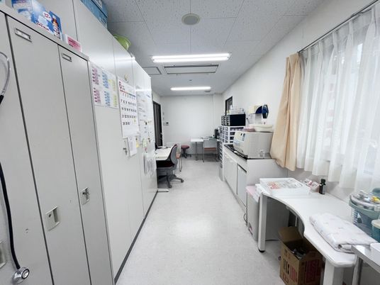 設備の整った廊下