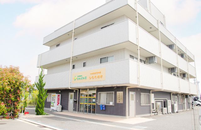 施設外観の建物