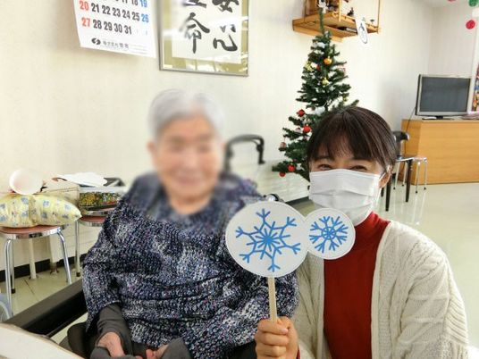 クリスマス装飾のラウンジ