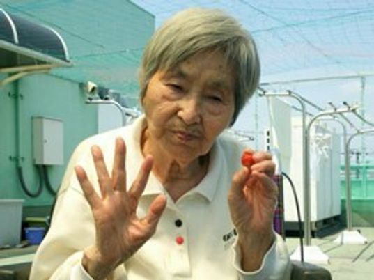 笑顔のおばあさん機能訓練室