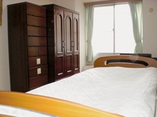 明るい居室の一角