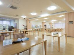 明るい食堂空間