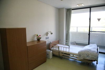 明るい居室の一角