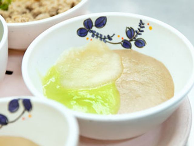 調理例 料理 色鮮やかなペースト状の料理が並び、食べやすさが工夫されています。