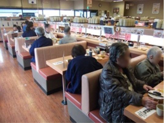 利用者のいる食堂