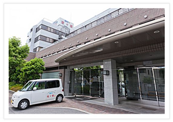 広い建物の外観