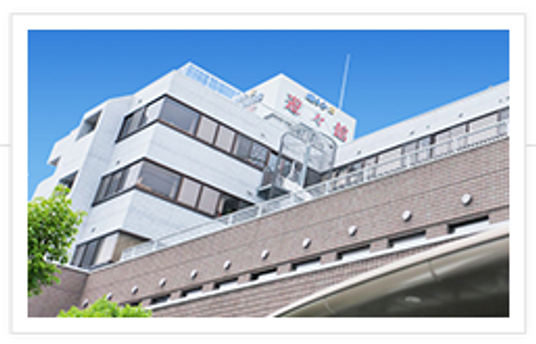 明るい建物の外観