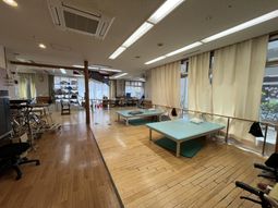 自然光が入る広い空間