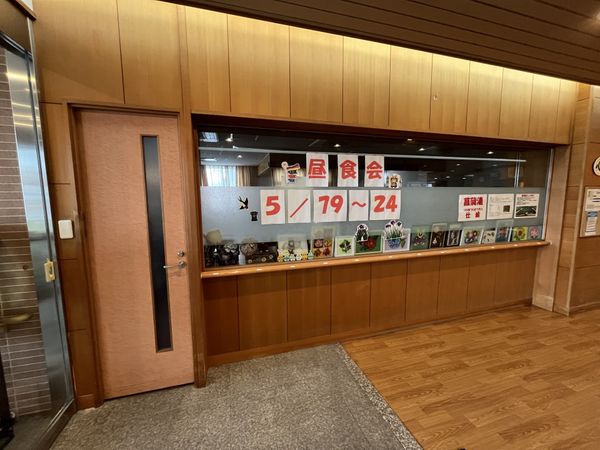 掲示物がある廊下