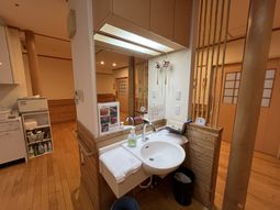 洗面台のある廊下