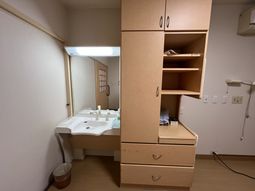 木製家具のある部屋