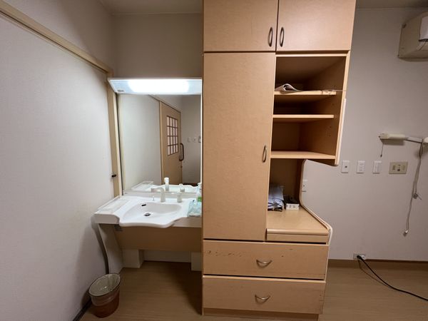 木製家具のある部屋
