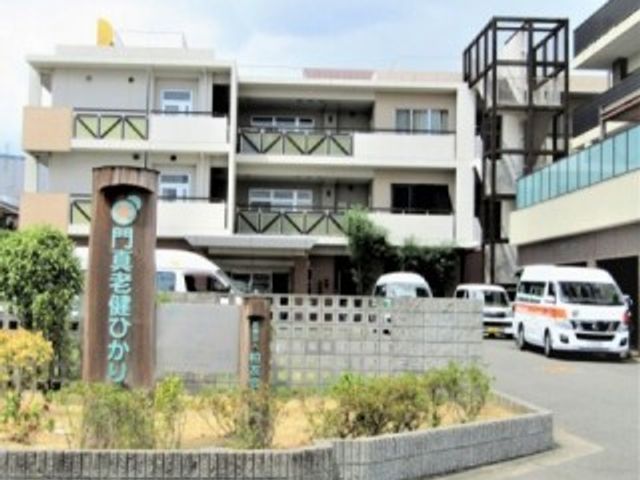 広々とした外観 外観 施設の外観は、訪れる人々を温かく迎える雰囲気に包まれています。駐車スペースも充実しています。