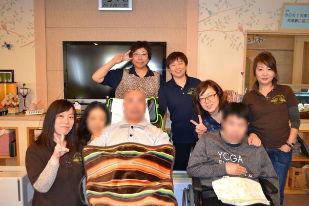 和やかな雰囲気のスタッフと利用者