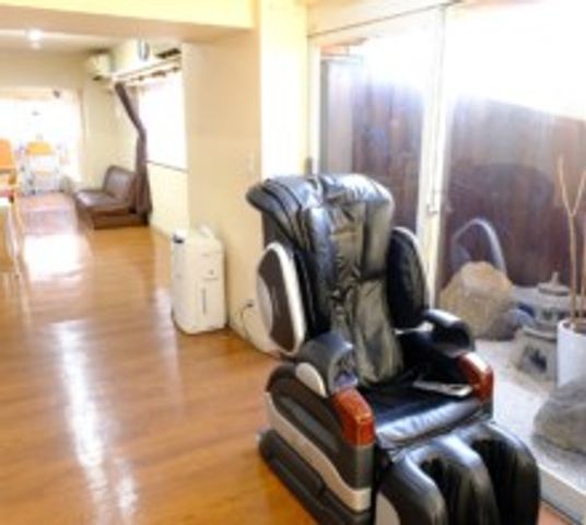 リラックスチェアのあるリビング