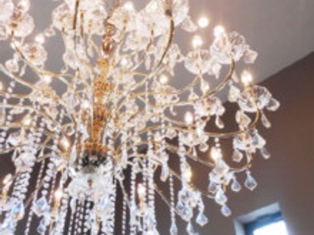 豪華なシャンデリアの照明 エントランス 華やかなシャンデリアが迎えてくれるエントランスです。潤いのある生活がここから始まります。