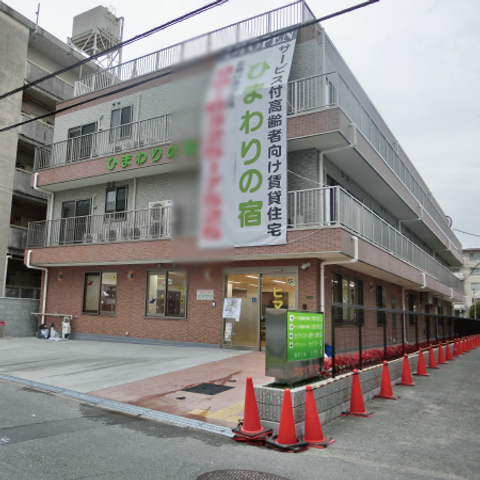 3階建て建物の外観