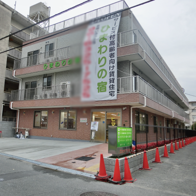 3階建て建物の外観
