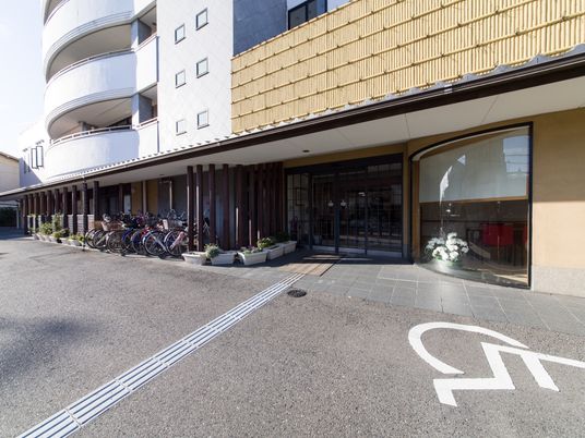 広々としたエントランス風景