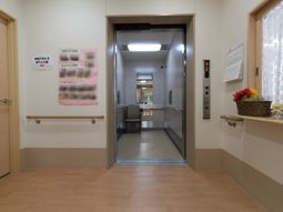 清潔なエレベーターホール