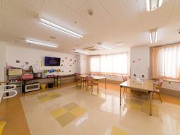 明るい食堂の様子