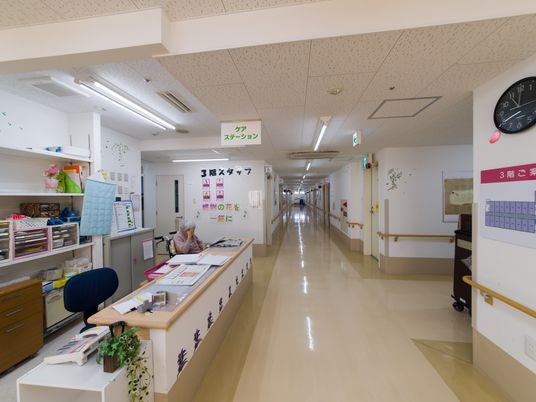  廊下の綺麗なロビー風景  