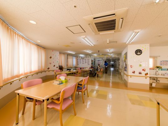  暖かみのある居室内部  