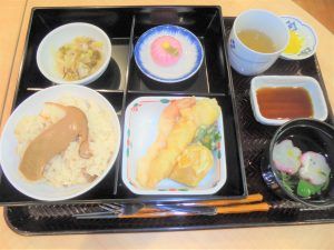 和食の献立の盛り付け