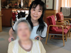やさしい介助の様子
