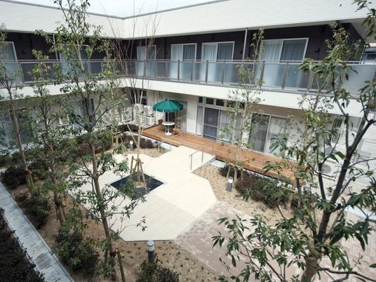 中庭の眺めが美しい居室