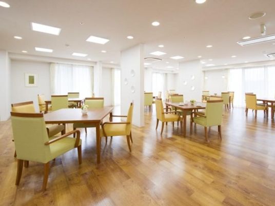 明るいダイニングの様子