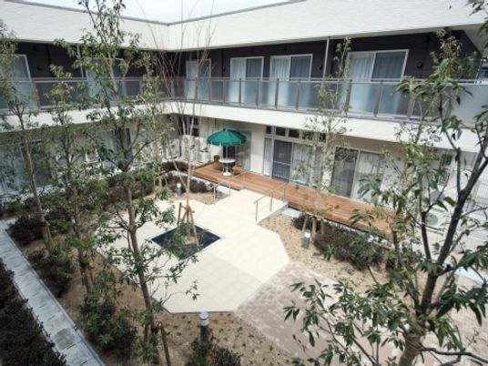 心地よい中庭の眺め