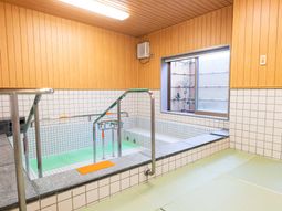 清潔な浴室と窓