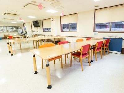 明るい食堂の空間