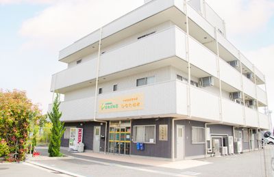 立派な建物の外観
