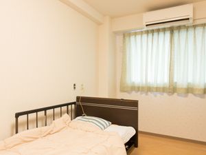 明るい個室の居室