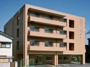 4階建て施設の外観  