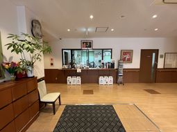 広々とした受付エリア