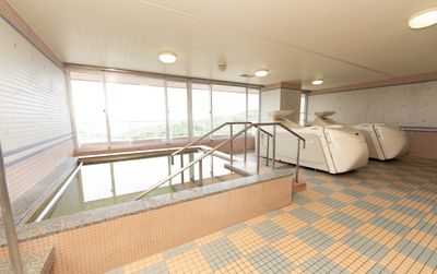 自然光あふれる浴室