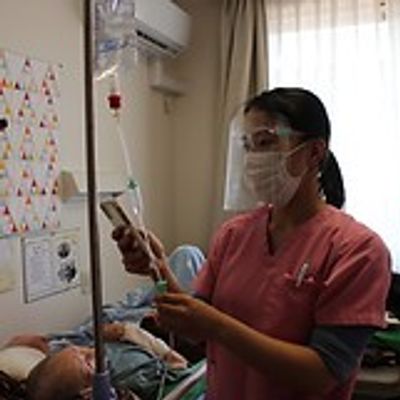 介護の様子を示す居室