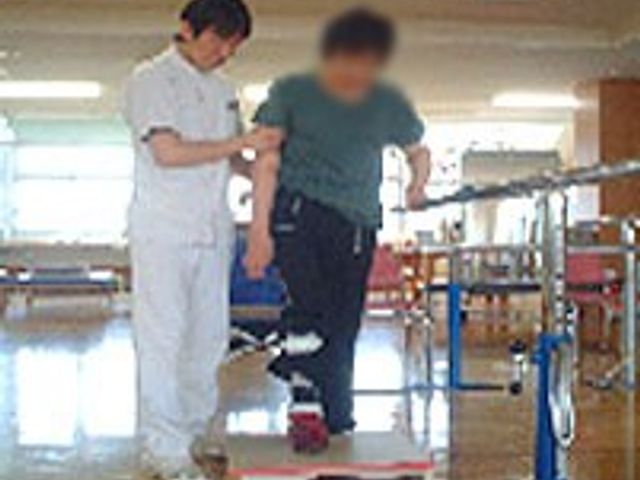 機能訓練室 機能訓練室 明るく広々とした空間で、安全にトレーニングが行える環境です。サポートがしっかりしています。